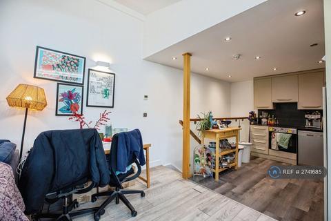 3 bedroom flat to rent, East Dulwich Road, London, SE22