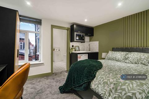 1 bedroom in a house share to rent, Roscoe Street, Stockport, SK3
