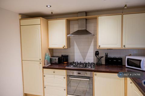 1 bedroom in a house share to rent, Hallbridge Gardens, Bolton, BL1