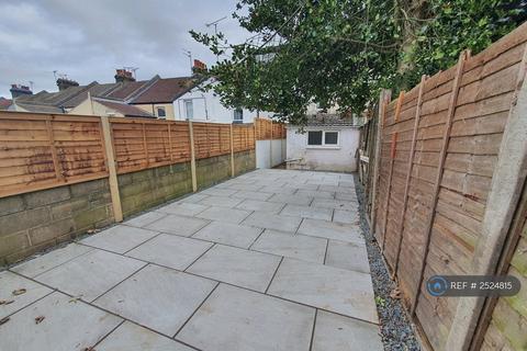 3 bedroom terraced house to rent, Albany Road, Gillingham, ME7
