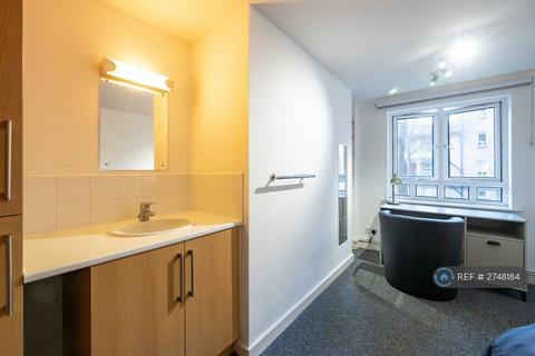 1 bedroom in a house share to rent, Ashgrove Court, London, W9