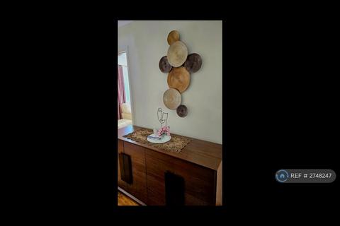 5 bedroom detached house to rent, Golden Close, West Cross, Swansea, SA3