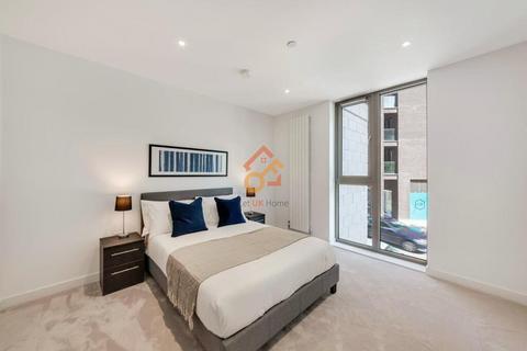 3 bedroom flat to rent, Admiralty Avenue, London, E16