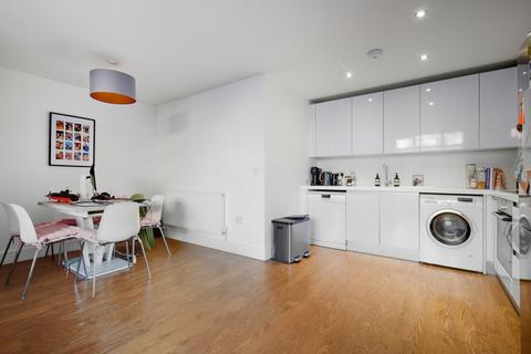 1 bedroom apartment to rent, Elsinore Way, Richmond, TW9