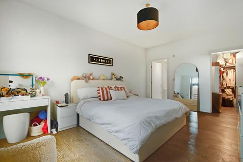 1 bedroom apartment to rent, Elsinore Way, Richmond, TW9