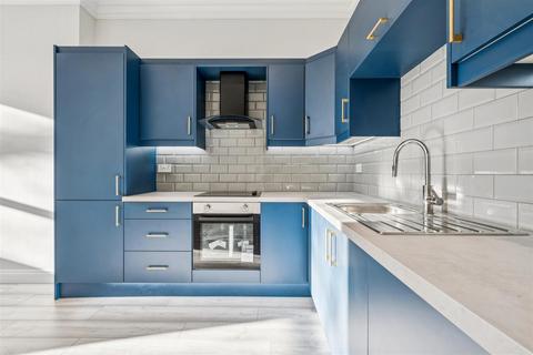 1 bedroom flat to rent, Chiswick High Road, Chiswick