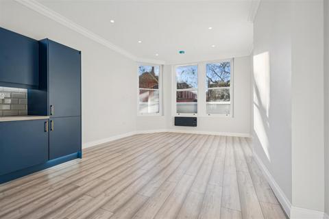2 bedroom property to rent, Chiswick High Road, Chiswick