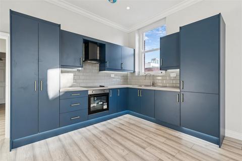 2 bedroom property to rent, Chiswick High Road, Chiswick