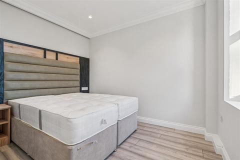 2 bedroom property to rent, Chiswick High Road, Chiswick