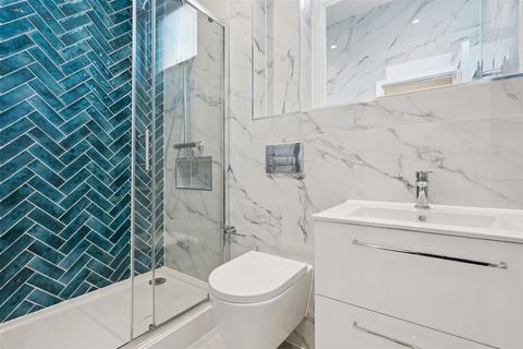 2 bedroom property to rent, Chiswick High Road, Chiswick