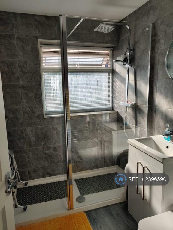 Upstairs Bathroom 1