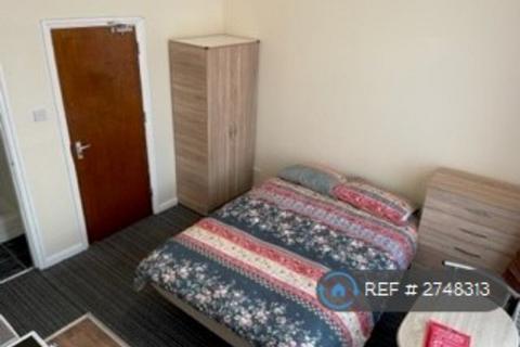 Studio to rent, Belmont Road, London, N15