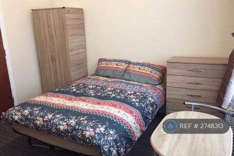 Studio to rent, Belmont Road, London, N15