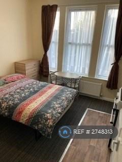 Studio to rent, Belmont Road, London, N15
