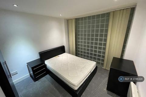 3 bedroom flat to rent, The Lock Building, Manchester, M1