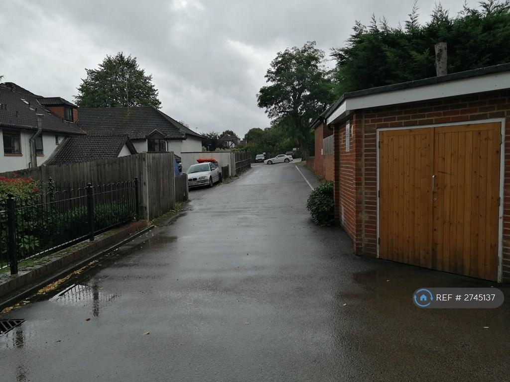 Private Approach Road