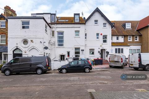 2 bedroom flat to rent, Beach Rise, Westgate-On-Sea, CT8