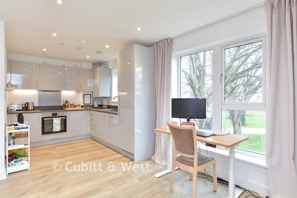 Kitchen/ Lounge
