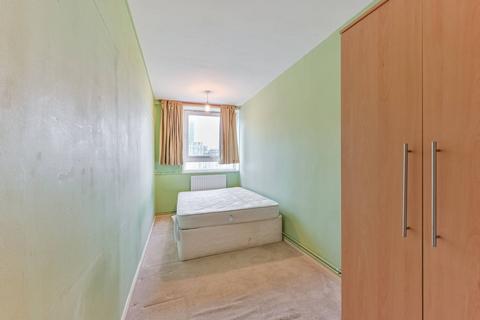3 bedroom flat to rent, Knighthead Point, Isle Of Dogs, London, E14