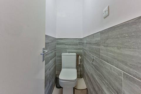 3 bedroom flat to rent, Knighthead Point, Isle Of Dogs, London, E14