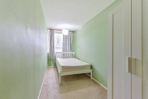 3 bedroom flat to rent, Knighthead Point, Isle Of Dogs, London, E14