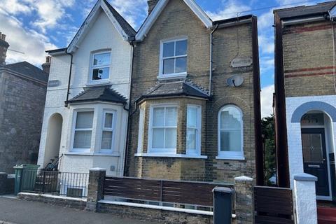4 bedroom semi-detached house to rent, Cowes PO31