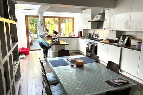 4 bedroom semi-detached house to rent, Cowes PO31