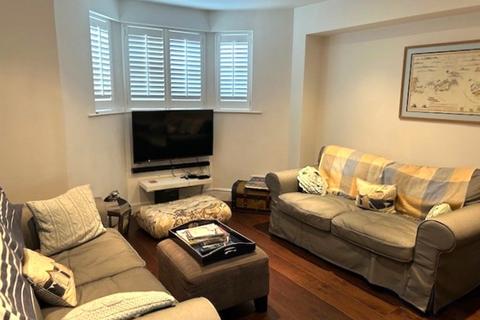4 bedroom semi-detached house to rent, Cowes PO31