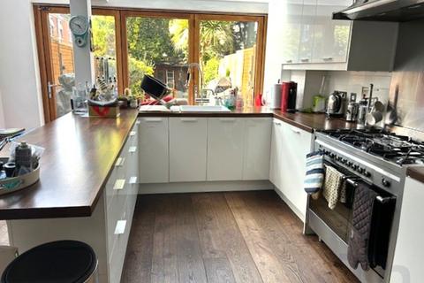 4 bedroom semi-detached house to rent, Cowes PO31