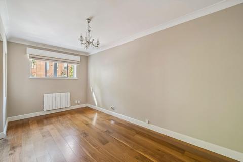 4 bedroom flat to rent, Lower Sloane Street, London, SW1W