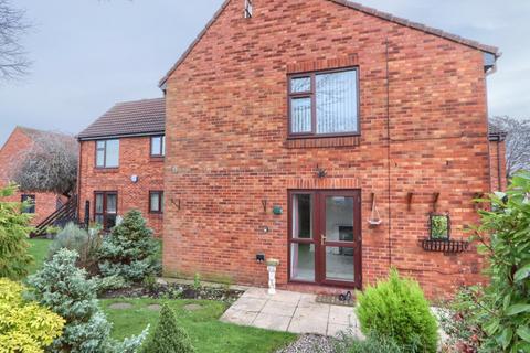 2 bedroom flat for sale, The Larches, Foxwood Drive