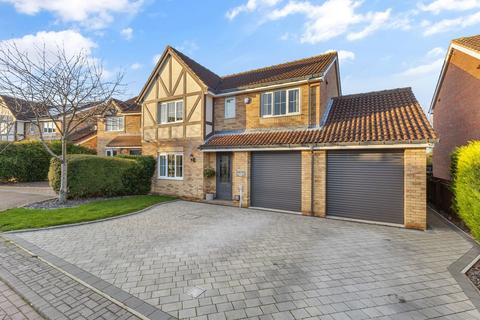 4 bedroom detached house for sale, Dunniwood Close, Castleford WF10