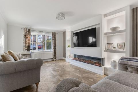 4 bedroom detached house for sale, Dunniwood Close, Castleford WF10