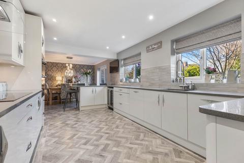 4 bedroom detached house for sale, Dunniwood Close, Castleford WF10
