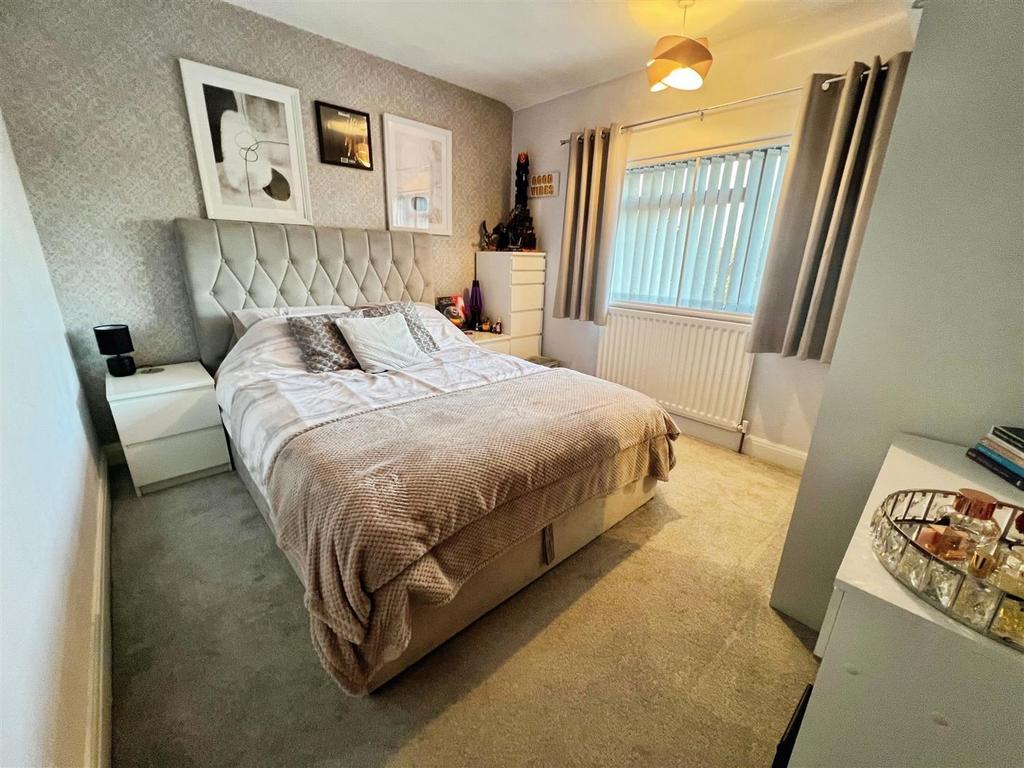 B8caeec1-bed.jpg
