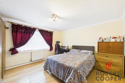 2 bedroom apartment to rent, Rodwell Close, Ruislip, HA4
