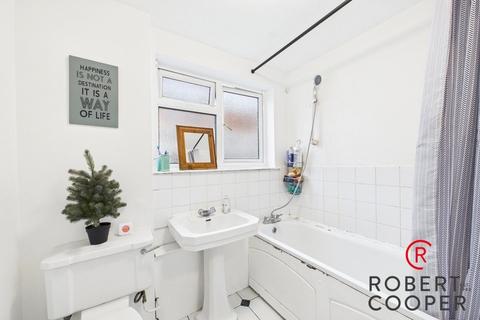 2 bedroom apartment to rent, Rodwell Close, Ruislip, HA4