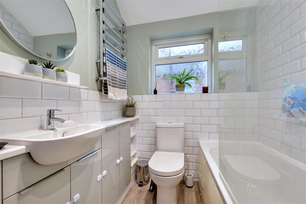 Bathroom 2.jpeg