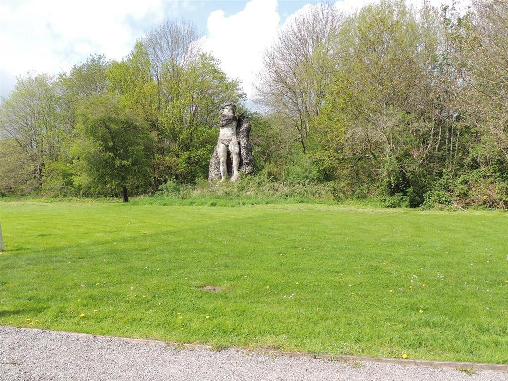 Surrounding Area / Walks
