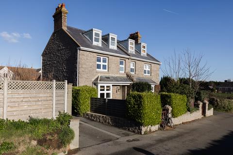 3 bedroom semi-detached house to rent, Rue de L'Etocquet, St. John, Jersey