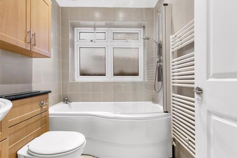 2 bedroom flat to rent, Lyndale Avenue, London, NW2