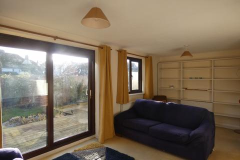 3 bedroom terraced house to rent, Station Road, CM9