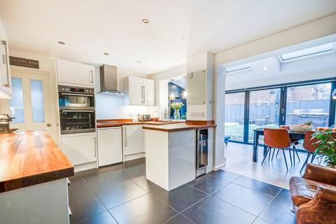 4 bedroom end of terrace house for sale, Appenine Way, Leighton Buzzard
