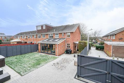4 bedroom end of terrace house for sale, Appenine Way, Leighton Buzzard