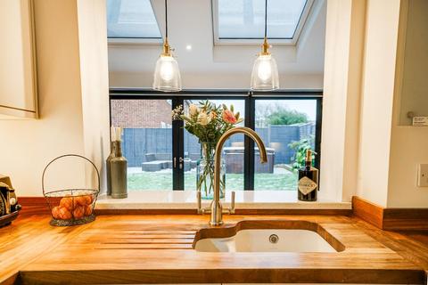 4 bedroom end of terrace house for sale, Appenine Way, Leighton Buzzard