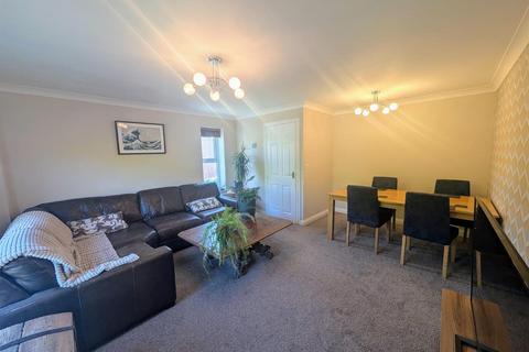 3 bedroom end of terrace house to rent, Cludd Avenue, Newark