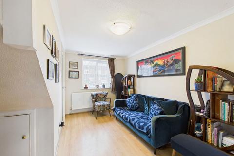 2 bedroom end of terrace house for sale, Wakehurst Mews, Horsham RH12