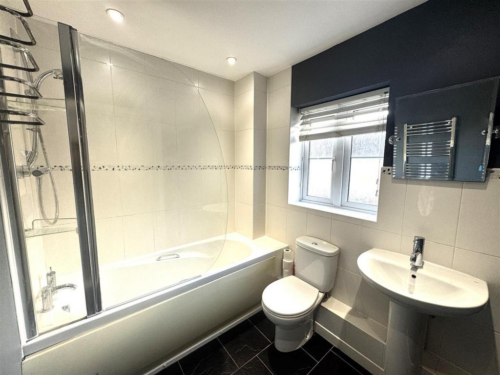 Bathroom (3).JPG