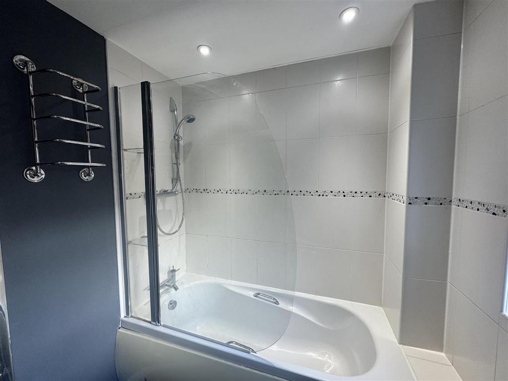 Bathroom (1).JPG