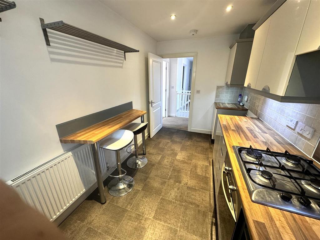 Kitchen (1).JPG